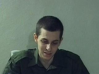Rilasciato video di Gilad Shalit: è vivo Rilasciato video di Gilad Shalit: è vivo